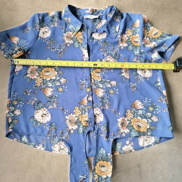 🌟3/$40 Sale!Mix & Match🌟Pink Rose Front Tie Flowy Floral Blouse - Picture 4 of 7